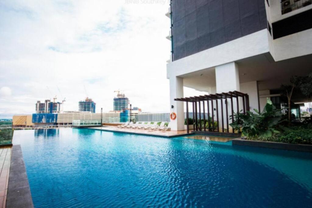 Southkey/midvalley * Johor Bahru