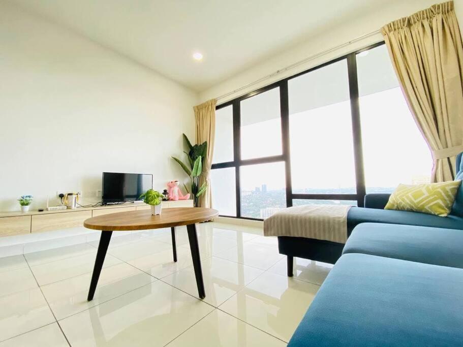 Southkey/midvalley Apartment