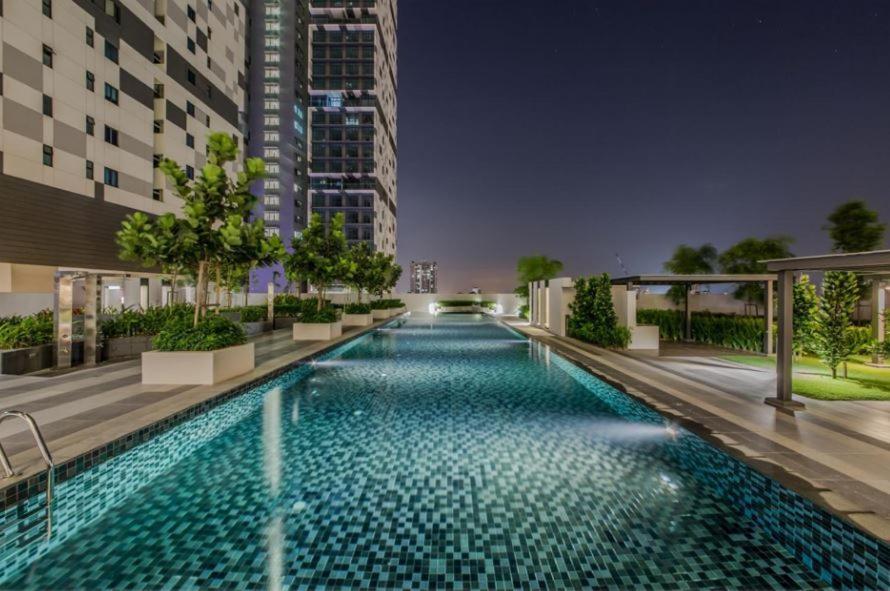 Southkey/midvalley * Johor Bahru